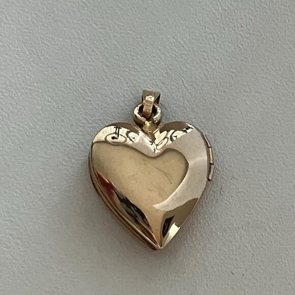 Vintage Heart Locket - 12k Gold Filled - Picture 4 of 8